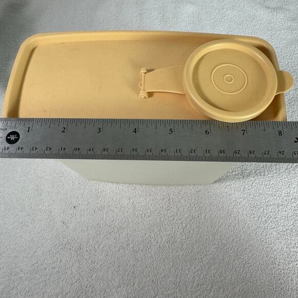 Tupperware Wheat Pour Top Lid Cereal Container Vintage 8" - Picture 7 of 9